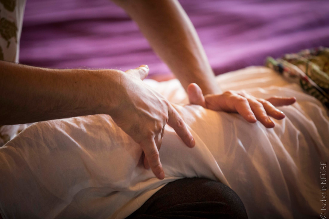 Massage thaï dynamique et oscilations articulaires
